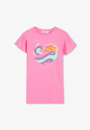 Jasnoróżowa koszulka dziecięca z krótkim rękawem, falbankami na rękawach oraz cekinowym sercem przedstawiającym falę, słońce i napis "Billieblush".
