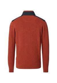 Gebreide trui in oranje met een textuurpatroon. Heeft een contrasterende marineblauwe kraag en schouderaccenten, lange mouwen en een aansluitend ontwerp.