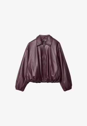 Kurzka z bordowej sztucznej skóry z przednim zamkiem błyskawicznym, dużym kołnierzem i elastycznym dołem, z efektownymi, puszystymi rękawami.