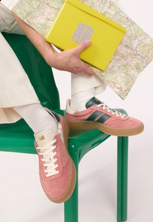 Caval, HIGH PULSE - LOW-TOP SNEAKERS - Chaussures de skate - vieux rose