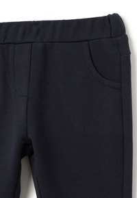 Donkerblauwe sweatpants van jersey stof, met een zachte elastische tailleband, twee zijzakken en een gladde textuur met minimale stiksels.