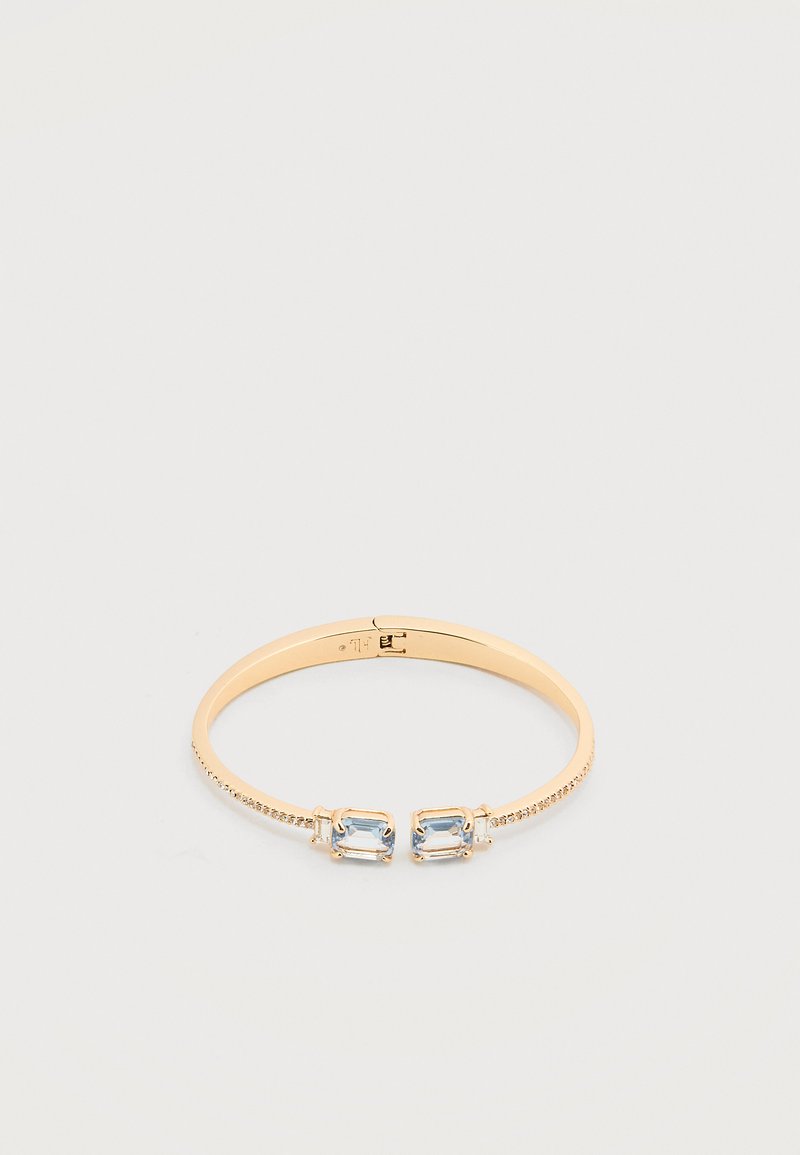 Βραχιόλι μπανγκλ σε χρυσό χρώμα με δύο ορθογώνιους γαλάζιους πολύτιμους λίθους που κοιτούν ο ένας τον άλλον και μικρούς κρυστάλλους κατά μήκος της μπάντας.