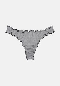 Γκρι στρινγκ με διακοσμητικό βολάν, με μαύρο περίγραμμα στα άκρα. Κατασκευασμένο από μαλακό υλικό με υφή.