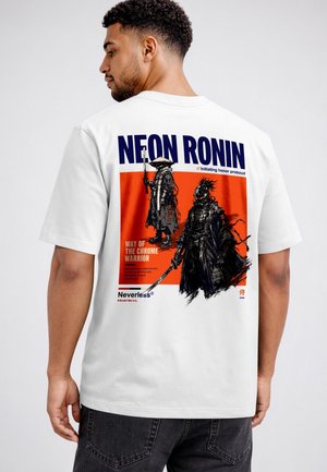 Neverless, HERREN T-SHIRT - DESIGN NEON RONIN - OVERSIZED RELAXED FIT - Print T-shirt - relaxed-fit weiß