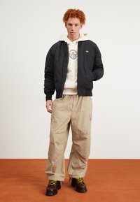 Carhartt WIP JET PANT - Hlačami s stranskimi žepi - khaki