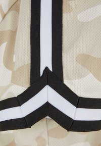 Thumbnail Image 10