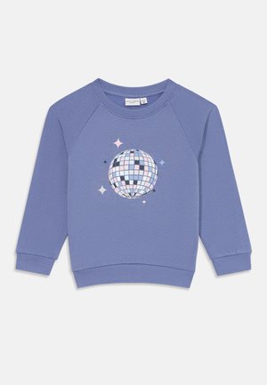 Sweatshirt violet clair arborant un graphique de boule à facettes circulaire avec des carrés dans des teintes pastel et des paillettes. Fabriqué en tissu doux et texturé.