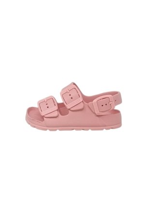 Sandalo rosa con punta aperta, tre cinturini regolabili con fibbia e suola piatta texturizzata, pensato per un uso casual.