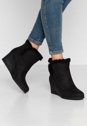 Enkellaarsjes met sleehak - black
