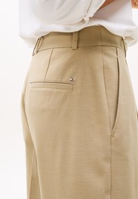 Thumbnail Image 6