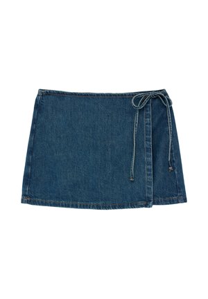 Spódnica typu wrap z denimu z wiązaniem po boku, prostym brzegiem i widocznym przeszyciem w ciemnoniebieskim materiale.