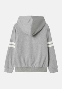 Sudadera de algodón gris con capucha, que presenta rayas blancas en las mangas, dobladillo elástico y textura suave.