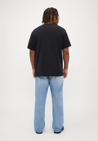 Calvin Klein Jeans SCATTERED LOGO TEE - Print T-shirt - black/red