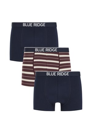 Trois paires de boxers pour hommes Blue Ridge, deux bleu marine uni et un marron avec des rayures horizontales blanches.
