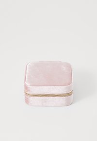 Square jewelry box in soft pink velvet with a gold zipper. Smooth texture, minimalistic design, and padded top for protection.