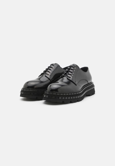 The Antipode Stringate - black