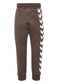 Braune Sweatpants mit geripptem Bund und Bündchen, die ein weißes Chevron-Muster entlang der äußeren Beinseite aufweisen, aus einem Baumwollmischgewebe gefertigt.