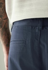 Next 2 PACK SLIM FIT STRETCH - Chino hlače - french navy tan