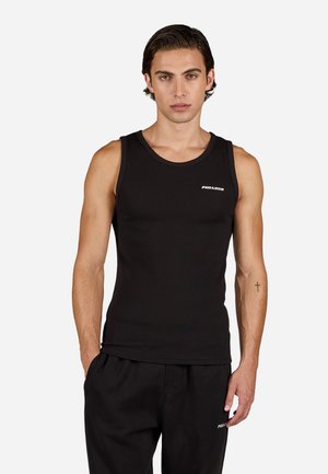 Zwarte geribbelde tanktop met een ronde halslijn, fitted ontwerp en subtiele logodetail op de borst. Draagt samen met bijpassende zwarte broek.