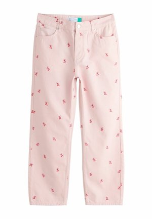 Vaaleanpunaiset farkut, joissa on koko pinnan kattava kirsikankukkakirjailu punaisena ja vihreänä. Varustettu viidellä taskulla ja suoralla lahkeella.