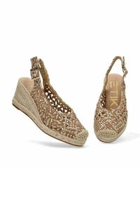 Sandali con zeppa in materiale intrecciato beige con lati aperti e punta rotonda. Caratterizzati da una soletta rivestita in juta e una fascia alla caviglia regolabile.