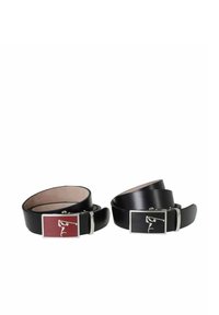 Zwei schwarze Ledergurte mit Metall-Schnallen; einer hat eine rote rechteckige Platte, der andere eine schwarze Platte, beide mit unterschiedlichen Designs.