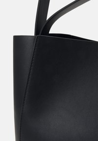 Gina Tricot LARGE BAG - Torbica - black