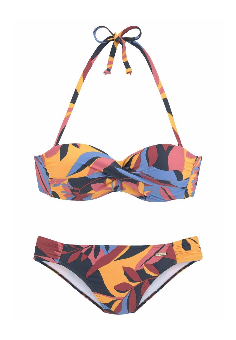 Bikini de dos piezas que presenta un top bandeau con torsión y una parte inferior. Fabricado con un tejido colorido con patrones de hojas en azul, amarillo, rojo y negro.