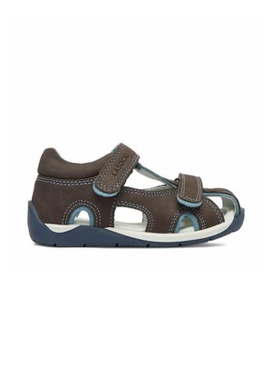 Brauner und blauer Kleinkind-Sandale mit zwei verstellbaren Klettverschlüssen und robuster Gummisohle, seitlich dargestellt.