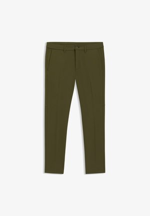 Olijfgroene broek van een gladde stof. Voorzien van twee zijzakken en een knoopsluiting. Op maat gemaakt ontwerp met rechte pijpen.