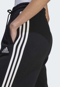 adidas Sportswear ESSENTIALS 3-STRIPES WIDE - Jogginghose - black/white ...