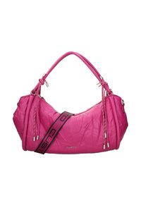 Sac à main synthétique rose avec une texture froissée, doubles poignées et une sangle logo audacieuse. Présente des accents métalliques et une fermeture zippée.