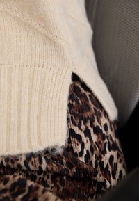 Even&Odd Pulover - off-white