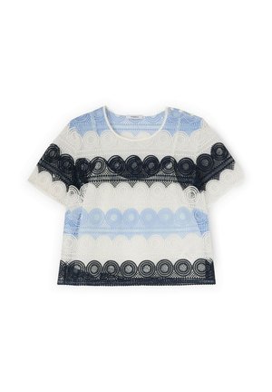Hvid hæklede kortærmet top med skiftende vandrette bånd af sorte og lyseblå cirkulære blonder.
