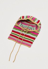 Adīta kapuce ar daudzkrāsainām horizontālām svītrām sarkanā, rozā, zaļā un zilā krāsā, ar bēšas krāsas apdari un regulējamiem saitēm.