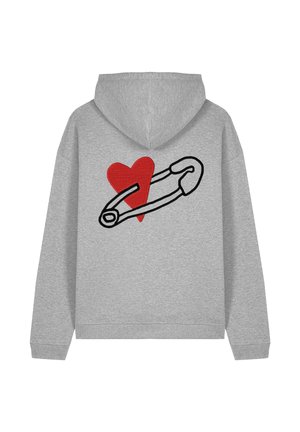 Felpa grigia con cappuccio caratterizzata da un contorno nero di una spilla da balia e un cuore rosso ricamato sul retro. Tessuto morbido e vestibilità casual.