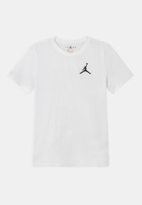 Witte katoenen t-shirt met korte mouwen, met een zwart Jordan-logo op de linkerkant van de borst. Ronde halslijn, gladde textuur.