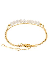 Bracelet en chaîne dorée avec des perles blanches irrégulières, fermoir en homard, et longueur ajustable grâce à des maillons supplémentaires.