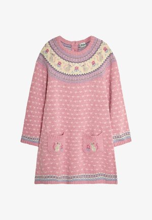 Rosa gestricktes Kleid mit langen Ärmeln, rundem Halsausschnitt, gemustertem Schulterbereich, zwei Taschen mit Tiermotiven und bunten Randakzenten.