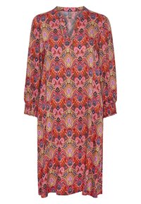 Långärmad röd klänning med livliga paisleymönster i rosa, blått och guld, med V-ringning och skräddade manschetter.