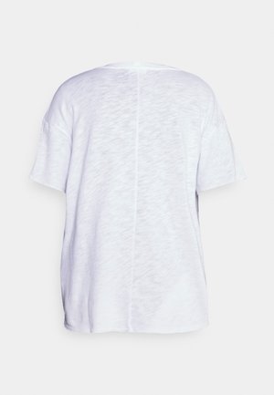 Baltas ar īsām piedurknēm vienkāršs T-krekls ar vertikālu šuvi vidū, attēlots uz balta fona no aizmugures skata.