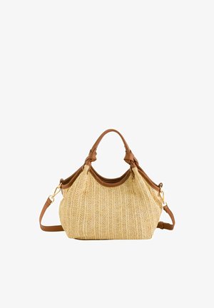 Beige gewebte Handtasche mit braunem Lederbesatz, doppelten Griffen und abnehmbarem Schulterriemen vor weißem Hintergrund.