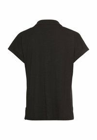 Czarna krótkorękawowa koszulka polo z kołnierzykiem, wykonana z lekkiego materiału. Gładka faktura i prosty design, z prostym dołem.