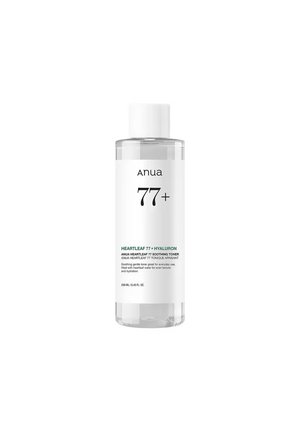 Klare Plastikflasche mit Anua 77+ Heartleaf und Hyaluron beruhigendem Toner mit weißem Etikett und weißem Verschluss, 250 ml Inhalt.