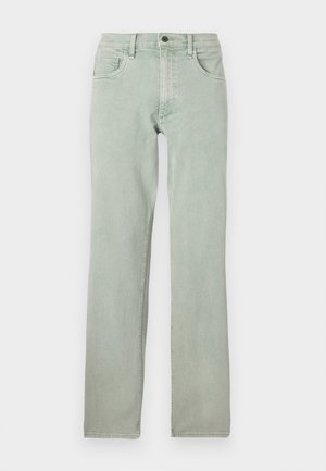 Jeans en denim vert clair avec une coupe droite, un design à cinq poches et une fermeture à bouton, présentant un léger délavage et une texture lisse.