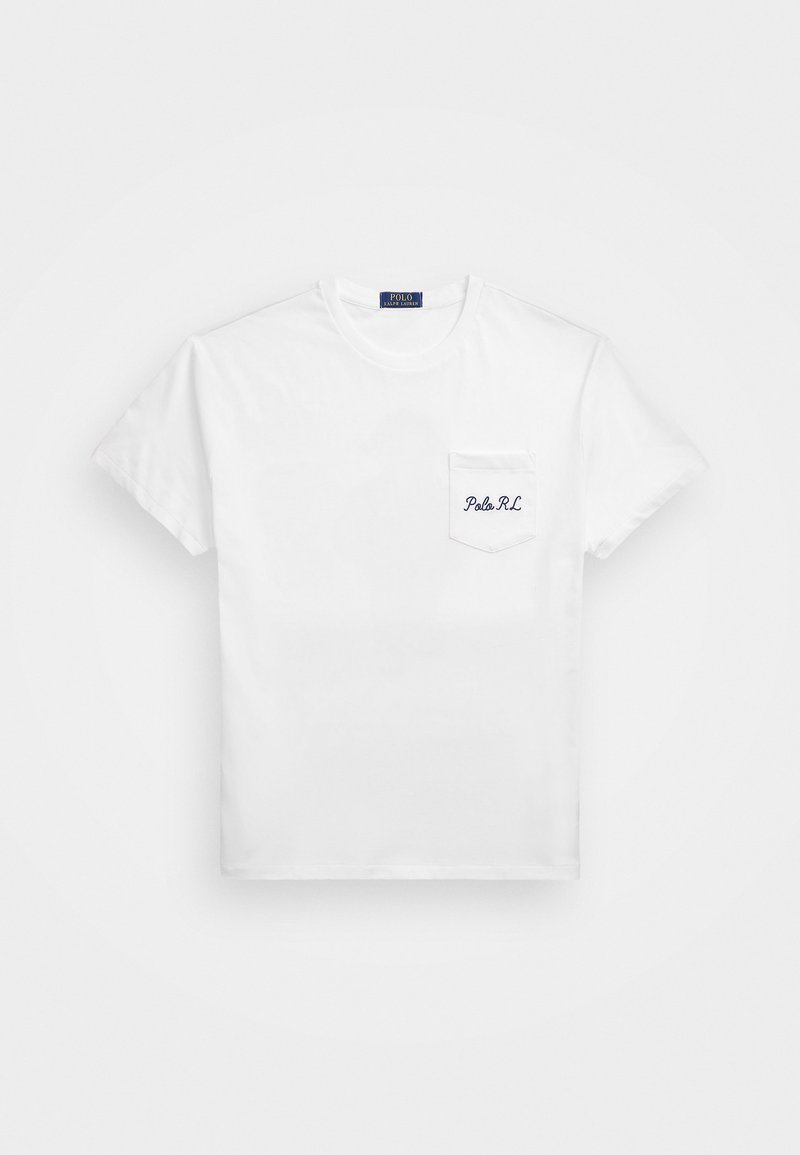 Hvit bomulls T-skjorte med korte ermer, med en brystlomme og brodert tekst "Polo RL" i marineblått. Enkel, klassisk design.
