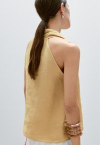 Massimo Dutti CROSSOVER HALTER NECK - Bluse - mustard yellow