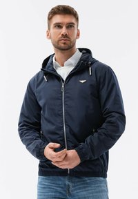 Ombre HOODED WINDBREAKER OM JANP - Giacca da mezza stagione - navy blue