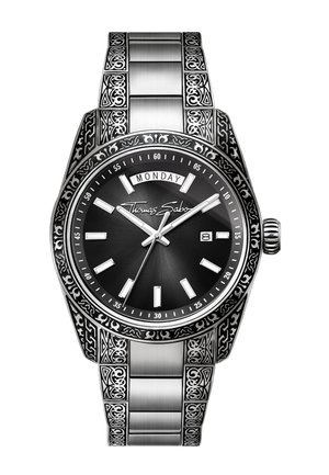Orologio da polso in argento con quadrante nero, visualizzazione giorno e data, motivi incisi decorati sul cinturino e sulla lunetta, logo Thomas Sabo sul quadrante.