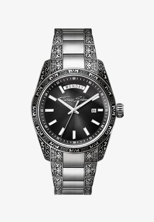 Orologio da polso in argento con quadrante nero, visualizzazione giorno e data, motivi incisi decorati sul cinturino e sulla lunetta, logo Thomas Sabo sul quadrante.